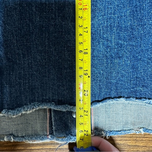 VINCE Raw Edge Denim Jacket in Engineer Large distressed - Picture 7 of 7